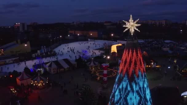 Árbol Navidad Más Hermoso Europa Ubicado Riga Letonia Restaurante Lido — Vídeo de stock