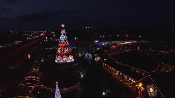 Árvore Natal Mais Bonita Europa Localizada Riga Letónia Nas Instalações — Vídeo de Stock