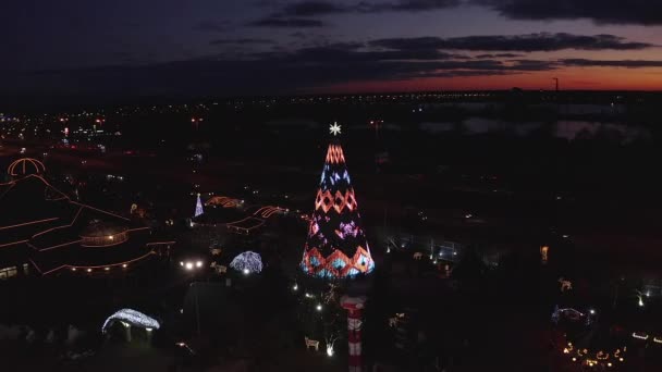 Самая Красивая Елка Европе Расположенная Риге Латвия Ресторане Lido Ночной — стоковое видео