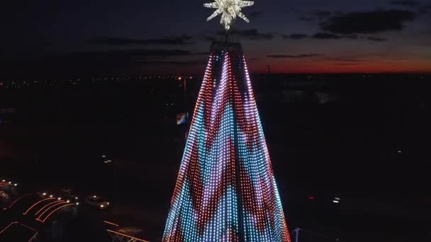 Πιο Όμορφο Χριστουγεννιάτικο Δέντρο Στην Ευρώπη Που Βρίσκεται Στη Ρίγα — Αρχείο Βίντεο
