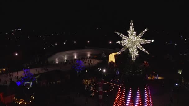 Árbol Navidad Más Hermoso Europa Ubicado Riga Letonia Restaurante Lido — Vídeos de Stock