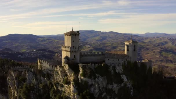 Luchtfoto Van Monte Titano San Marino San Marino Tijdens Zonsondergang — Stockvideo