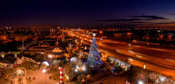 Největší Nejkrásnější Vánoční Strom Evropě Nachází Rize Lotyšsko Krásný Noční — Stock fotografie
