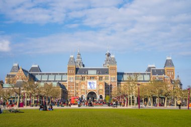Amsterdam, Hollanda. 10 Haziran 2019. Amsterdam, Hollanda 'daki Rijksmuseum müzesinin güzel manzarası (Hollanda)