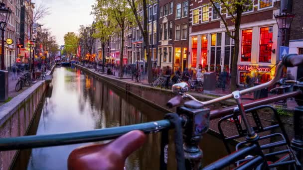 Amsterdam City Skyline Purple Sunset Canal Waterfront Amsterdã Holanda Bicicleta — Vídeo de Stock