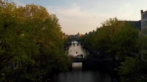 Amesterdão Países Baixos Vista Drone Igreja Westerkerk Canal Estreito Com — Vídeo de Stock