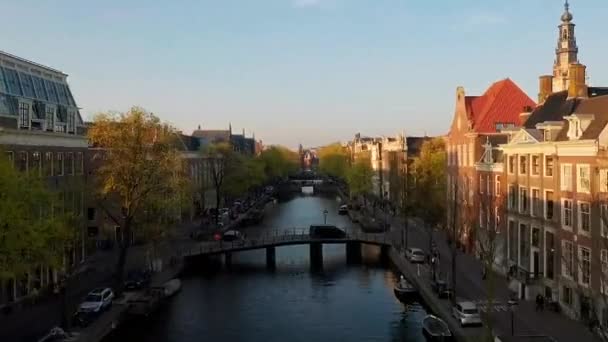 Amsterdam Hollanda Westerkerk Kilisesinin Insansız Hava Aracı Görüntüsü Köprü Tekne — Stok video