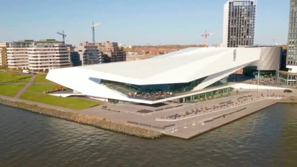 Luftaufnahme Des Amsterdam Eye Film Museum Ein Aussichtsturm Gebäude Und — Stockvideo