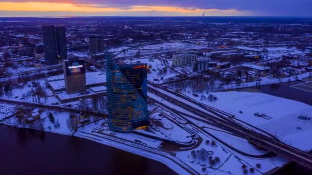 Schöne Luftaufnahme Über Riga Mit Altstadt Fluss Daugava Und Brücken — Stockvideo