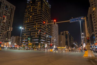 01 Mayıs 2019. Uae. Abu Dabi sokaklarının gökdelenlerle çevrili hava manzarası..