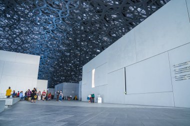 Ocak 02, 2020. Uae. Louvre Abu Dabi iç tasarımının güzel manzarası, 30 yıllık bir sanat ve medeniyet müzesi.