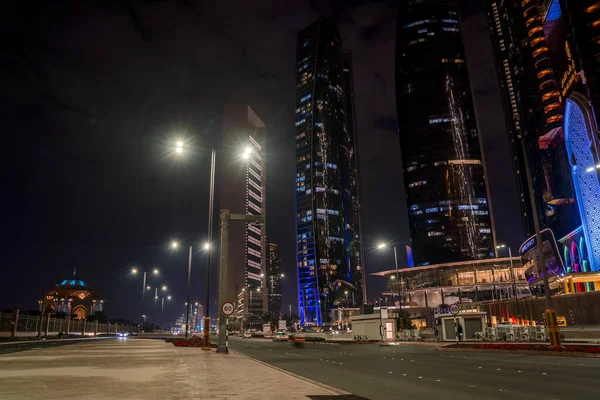 May 2019 Uae Aerial View Streets Abu Dhabi Surrounded Skyscrapers — Stock Photo, Image