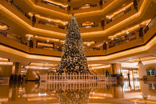 Ledna2020 Uae Golden View Christmas Tree Hall Emirates Palace Hotel — Stock fotografie