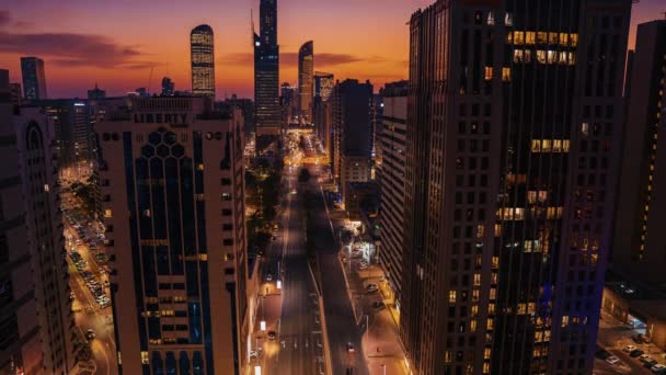 Long Trail Shot Abu Dhabi Traffic Rushing Night Streets City — Stock Video