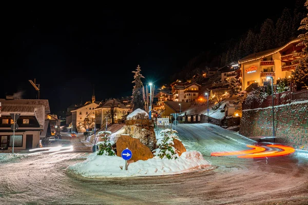 Val Garden Italia Diciembre 2019 Vista Nocturna Las Cabañas Cubiertas — Foto de Stock