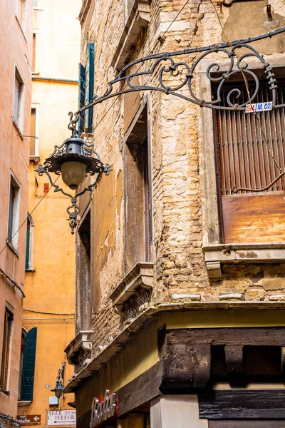 Красочные Фасады Старинных Средневековых Домов Венеции Италия Итальянский Стиль Оранжевые — стоковое фото