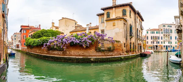 Venecia Italia Mayo 2019 Canal Estrecho Con Góndola Puente Venecia — Foto de Stock