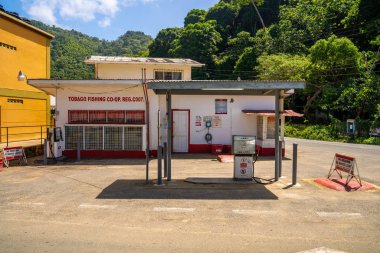 Tobago. 10 Mayıs 2019. Okyanusun ortasındaki ıssız adadaki eski benzin istasyonu..