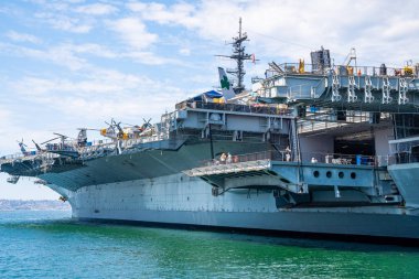 San Diego, ABD. 15 Mayıs 2019. USS Midway CV-41 uçak gemisi San Diego Körfezi 'ne yanaşıyor.