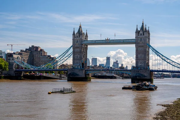 Kule Köprüsünün Büyüleyici Manzarası Güneşli Yaz Gününde Thames Nehir Kenarındaki — Stok fotoğraf