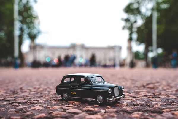 stock image July 20, 2019. London, UK. Beautiful London traffic. Traditional black cab driving through Londons most famous landmarks.