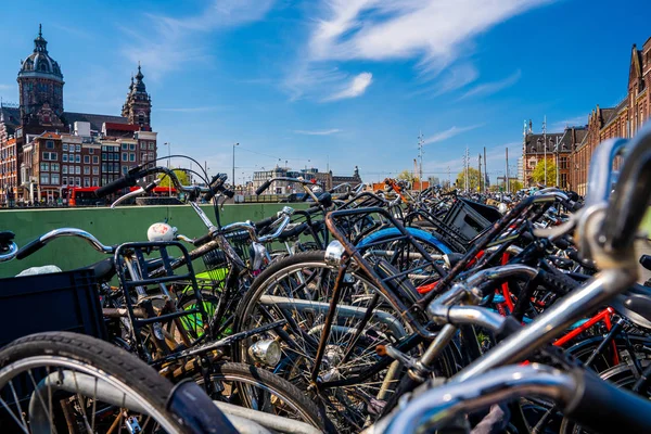 Amsterdam Países Bajos Abril 2018 Típica Calle Ámsterdam Durante Primavera — Foto de Stock