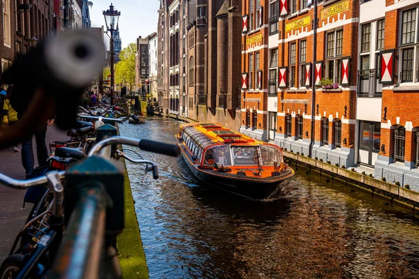 Amesterdão Países Baixos Maio 2019 Canal Amsterdã Amstel Com Casas — Fotografia de Stock