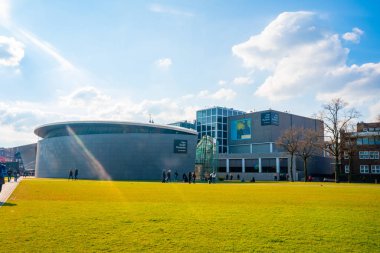 Van Gogh Müze Binası Amsterdam, Hollanda 'da tasarım mimarisi ile ayakta duruyor..