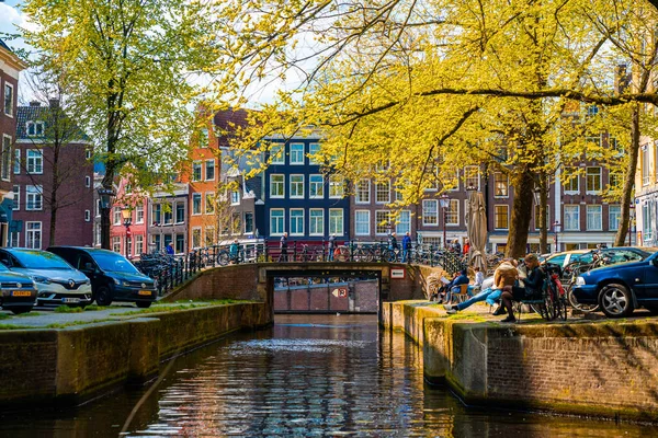 Amsterdam Países Bajos Mayo 2019 Canal Amstel Ámsterdam Con Casas — Foto de Stock