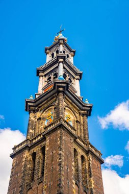 1619 1631 'de inşa edilen Amsterdam' daki en büyük kilisenin kulesi olan Westerkerk İngilizcesi: Batı Kilisesi, şehirdeki en önemli Protestan kilisesidir. 