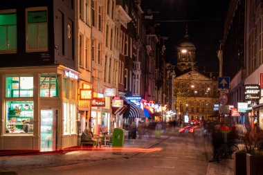 Amsterdam, Hollanda. 10 Mayıs 2019. Red 'in Gece Görüşü - Hollanda, Amsterdam' da seks dükkanları, striptiz kulüpleri, yetişkin tiyatroları vb..