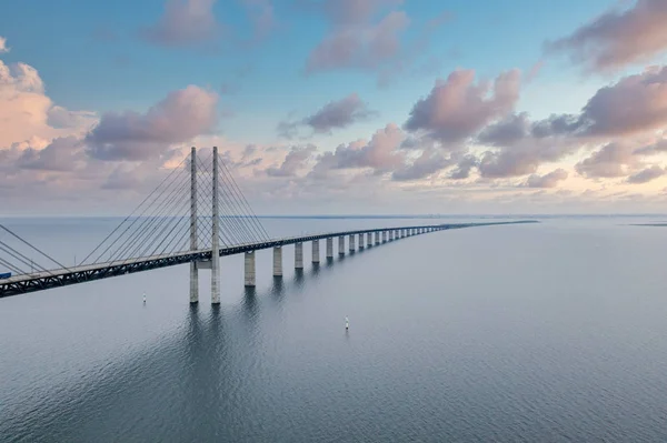 Öresundsbron Mellan Köpenhamn Danmark Och Malmö Sverige Solnedgången Över Havet — Stockfoto