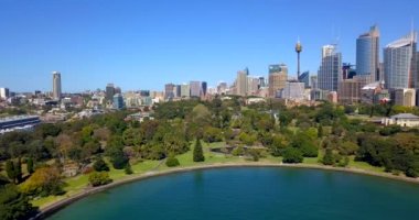Günbatımında Sydney, Avustralya 'da Sydney Opera Binası, Harbour Köprüsü ve Sydney ufuk çizgisi. Yukarıdan bak, hava görüntüsü.