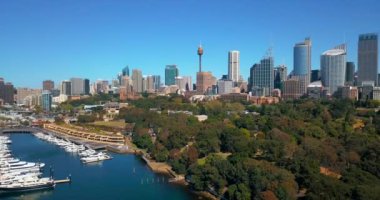 Günbatımında Sydney, Avustralya 'da Sydney Opera Binası, Harbour Köprüsü ve Sydney ufuk çizgisi. Yukarıdan bak, hava görüntüsü.