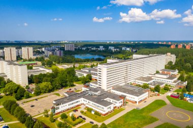 Riga, Letonya 'nın güzel panoramik manzarasının havadan görüntüsü.