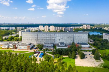 Riga, Letonya 'nın güzel panoramik manzarasının havadan görüntüsü.