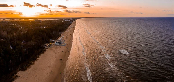 Piękny Fioletowy Zachód Słońca Mieście Jurmala Łotwie Magiczny Zachód Słońca — Zdjęcie stockowe