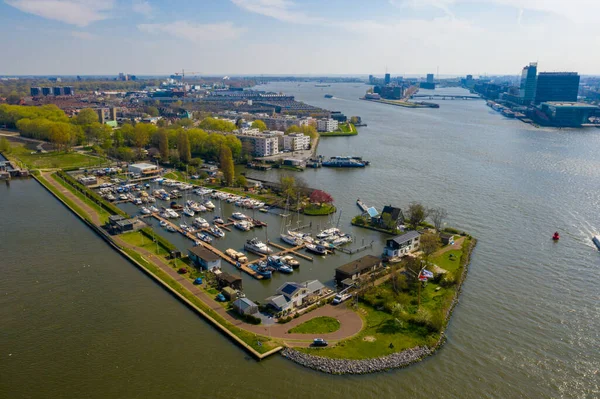 Vacker Flygutsikt Över Amsterdams Kanaler Med Bro Och Typiska Holländska — Stockfoto