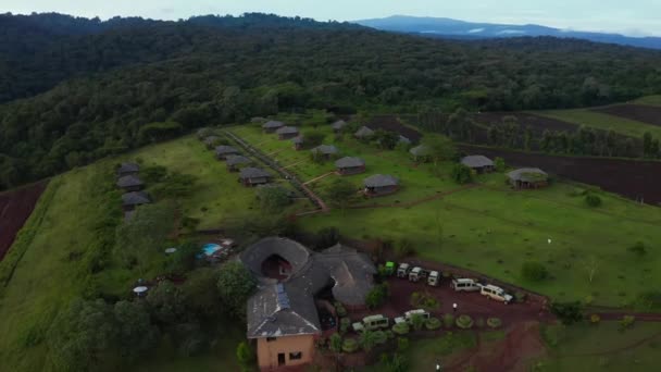 タンザニアのマングローブ林や川の空中ビューマングローブジャングル 富士山の近く キリマンジャロ — ストック動画