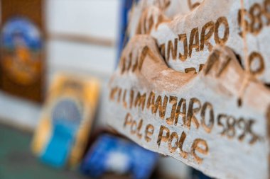 Kilimanjaro Zirvesi Tanzanya 'da tahta tabela.