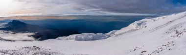 Kilimanjaro dağının tepesindeki manzara, Tanzanya
