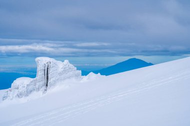 Tanzanya, Afrika 'daki Kilimanjaro Dağı Zirvesinde Güzel Buzul