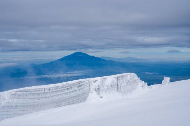 Tanzanya, Afrika 'daki Kilimanjaro Dağı Zirvesinde Güzel Buzul