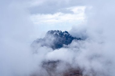 Kilimanjaro Dağı 'nın panoramik manzarası, Tanzanya. Afrika 'daki güzel dağ.