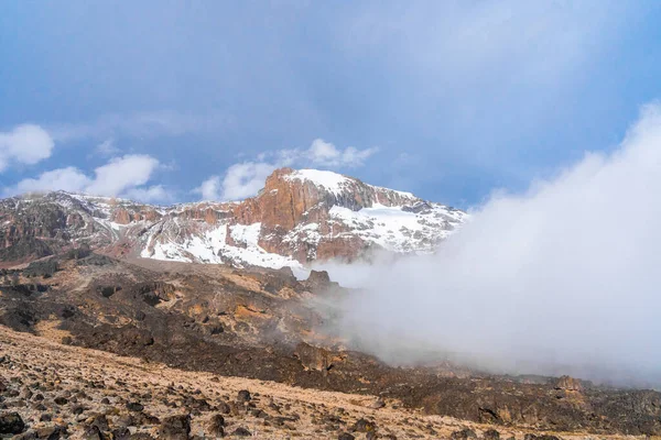 Hermoso Paisaje Del Volcán Kilimanjaro Tanzania Rocas Arbustos Terrenos Volcánicos — Foto de Stock