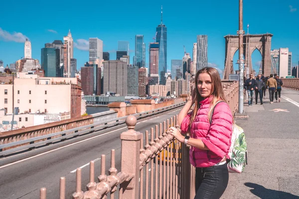 Brooklyn Bridge New York Usa Maj 2019 Ung Vacker Flicka — Stockfoto