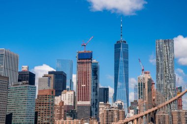 Brooklyn Köprüsü 'nden Manhattan gökdelen manzarası.