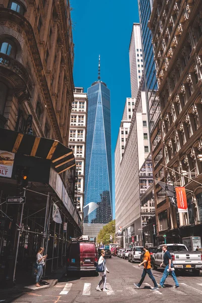 Marzo 2020 Nueva York Estados Unidos Gente Cruzando Calle Manhattan — Foto de Stock