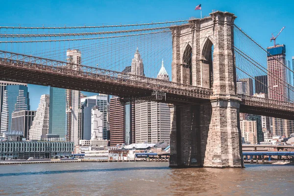 Puente Brooklyn Bajo Manhattan Ciudad Nueva York Con Cielo Azul — Foto de Stock