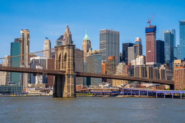 Puente Brooklyn Bajo Manhattan Ciudad Nueva York Con Cielo Azul — Foto de Stock
